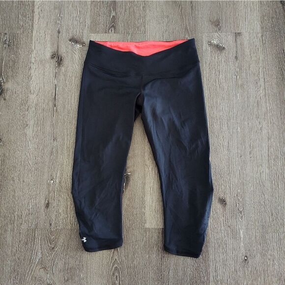 Under Armour Women's Black Compression HEATGEAR Cropped Leggings Size Medium - Picture 1 of 6